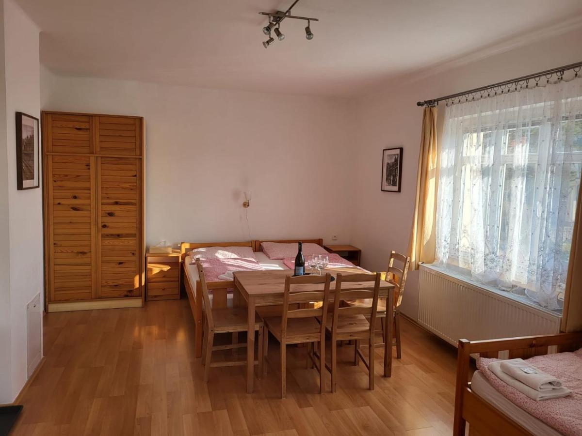Pension Family Karlovy Vary Exterior photo